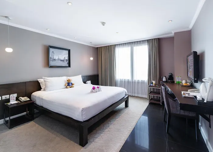 S15 Sukhumvit Отель