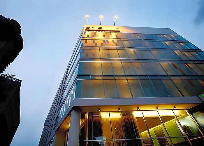 Отель S15 Sukhumvit 4*